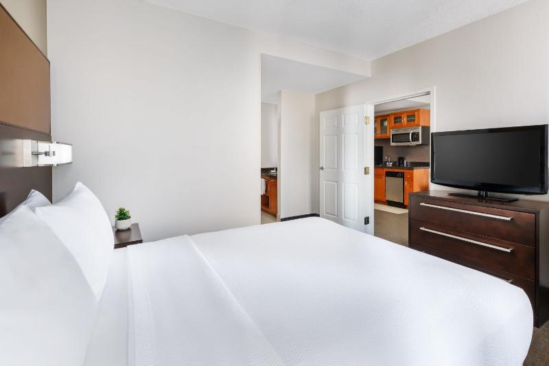 One-Bedroom Queen Suite image 3