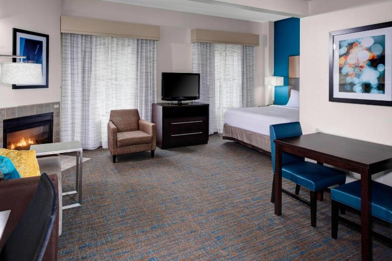 King Suite with Fireplace image 1