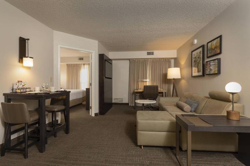 One-Bedroom King Suite with Sofa Bed image 1