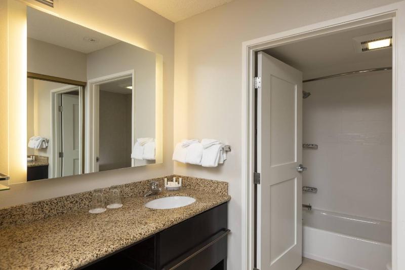 One-Bedroom King Suite with Sofa Bed image 4