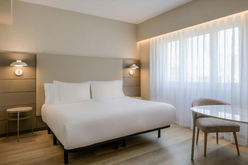 Standard Plus King Room image 1