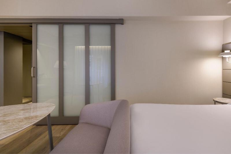 Standard Queen Room, Guest room, 1 Queen image 3