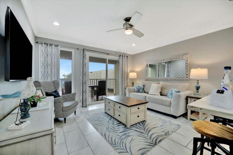 Pearl Suite a Balcony Bayview Suite & Htd Pool - image 9