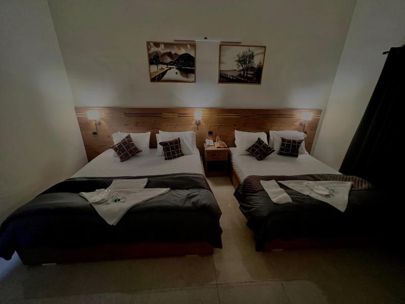 BNB-Royal Inn Chalet Family Appartment Karsaz-Gulshan-Airport - image 9