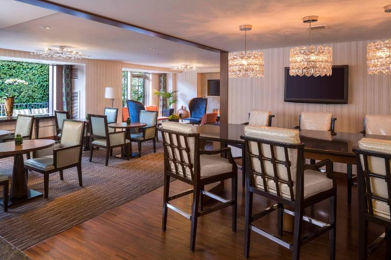 Executive Lounge Access King image 2