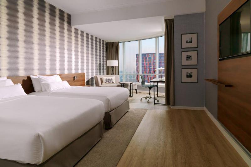 Executive Twin Room with M Club Lounge Access image 1