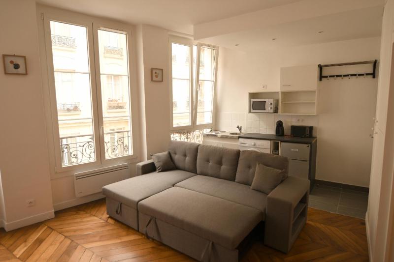 Studio with Sofa Bed image 3