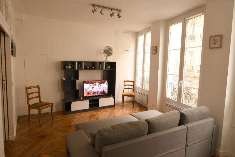 Studio with Sofa Bed image 2