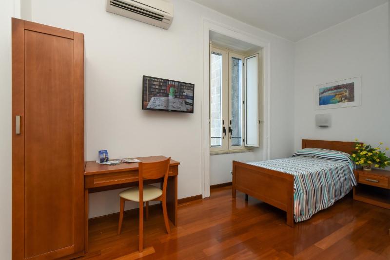 Double or Twin Room with Garden View image 1