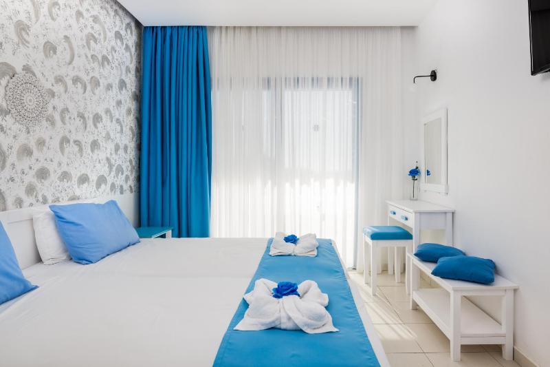 Deluxe Double Room with Sea View image 1