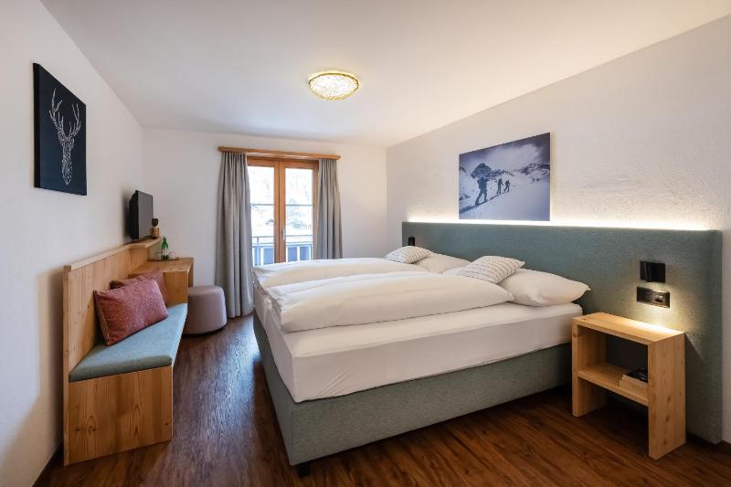 King Room with Balcony image 3