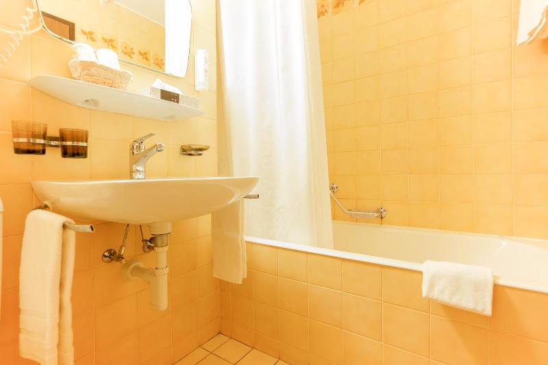 Superior Double Room image 3