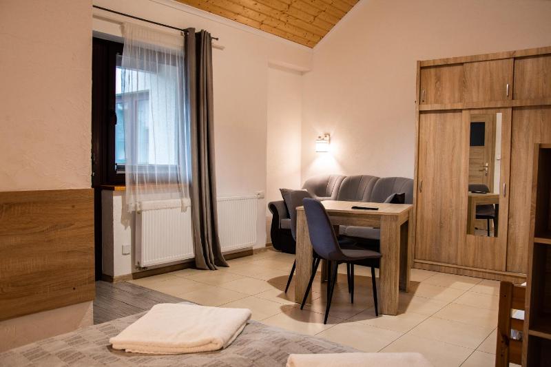 Single Room with Bathroom image 4