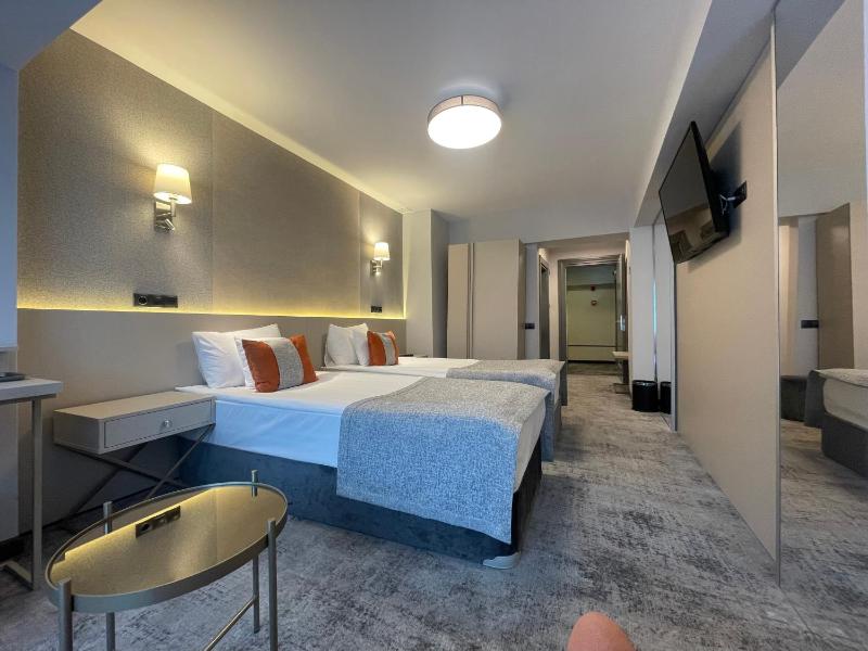 Economy Double or Twin Room image 2