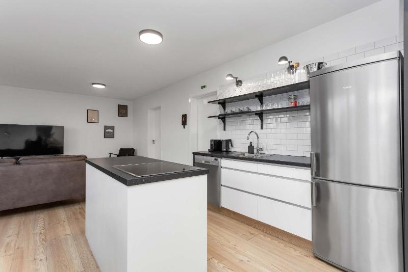 Three Bedroom Apartment on Rainbow Street by Heimaleiga - image 11