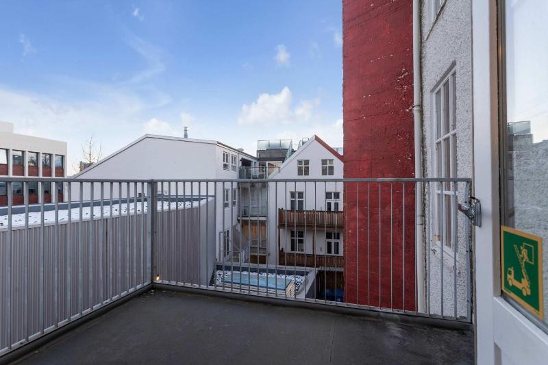 Three Bedroom Apartment on Rainbow Street by Heimaleiga - image 10