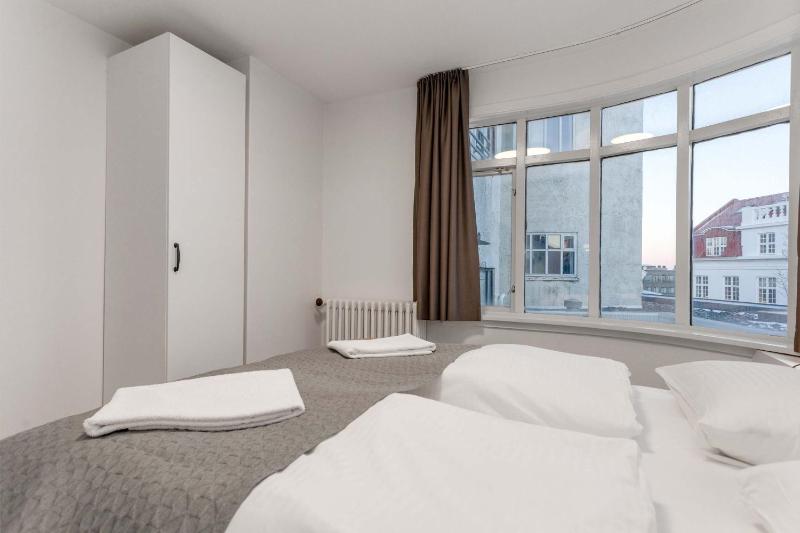 Three Bedroom Apartment on Rainbow Street by Heimaleiga - image 15