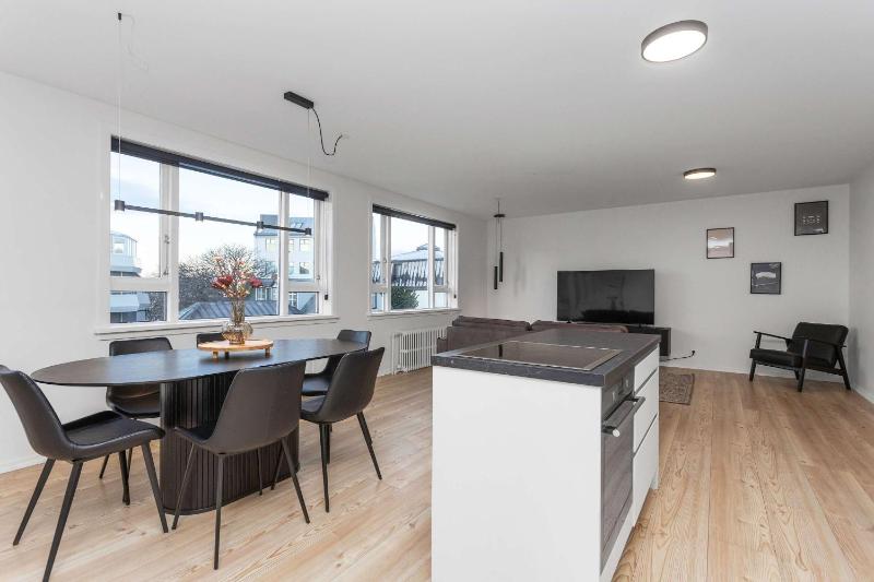 Three Bedroom Apartment on Rainbow Street by Heimaleiga - image 14