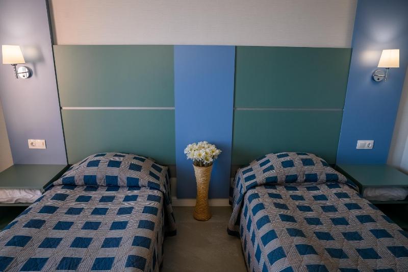Standard Double or Twin Room image 4