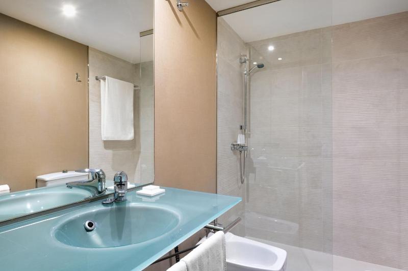 Double Room image 2