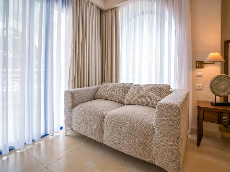 Standard Family Room image 3