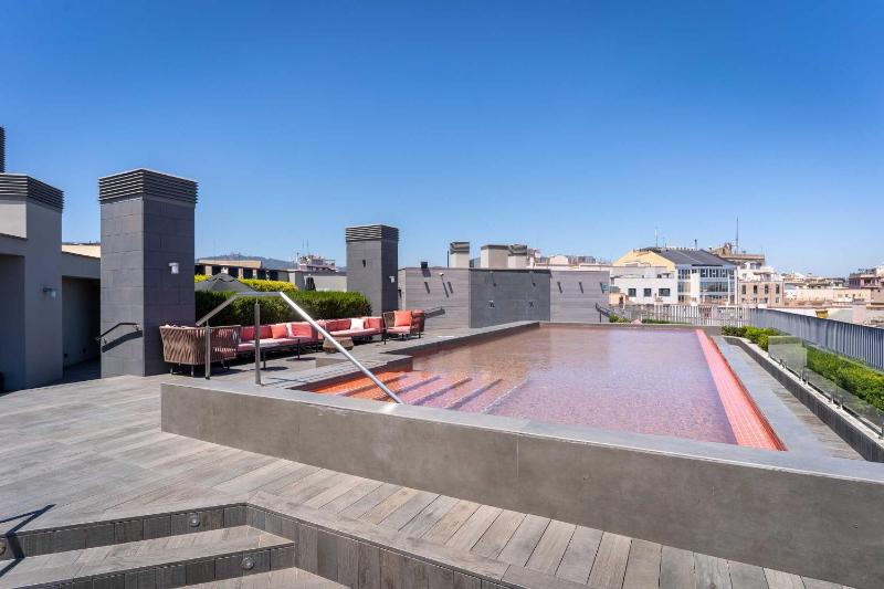 Midtown Apartments - image 1