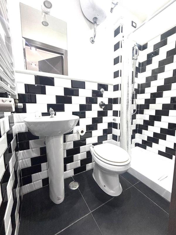 Budget Double Room image 3