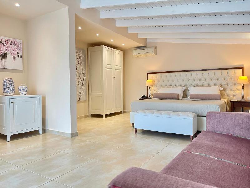 Family Room image 2