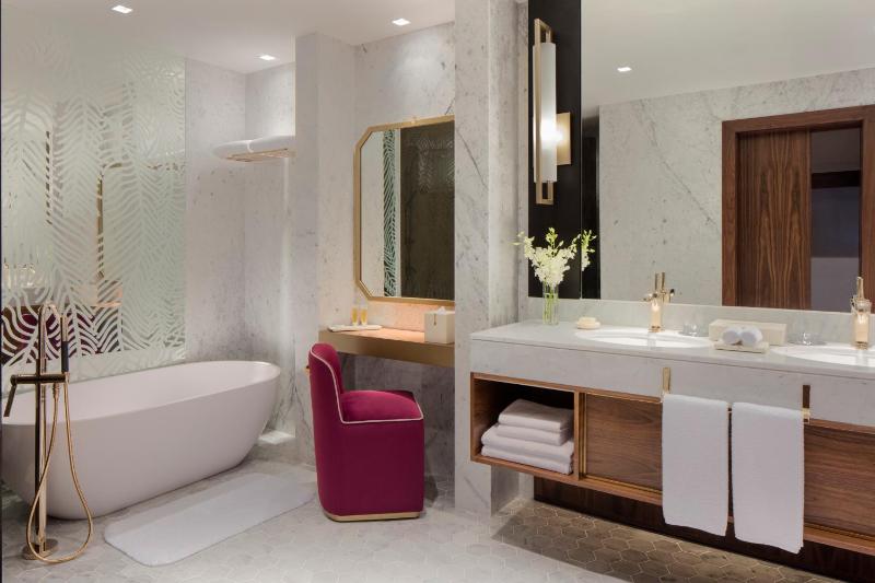 One-Bedroom Grand Suite with Garden View image 1