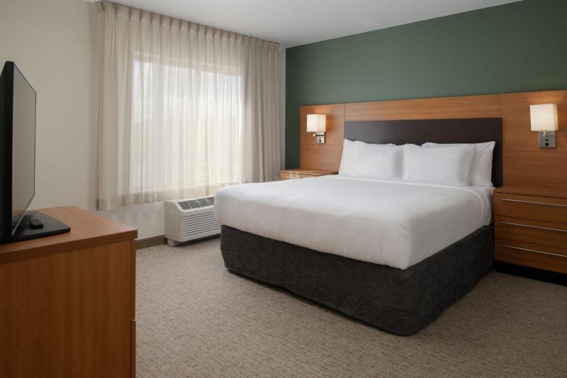 One-Bedroom Suite image 4