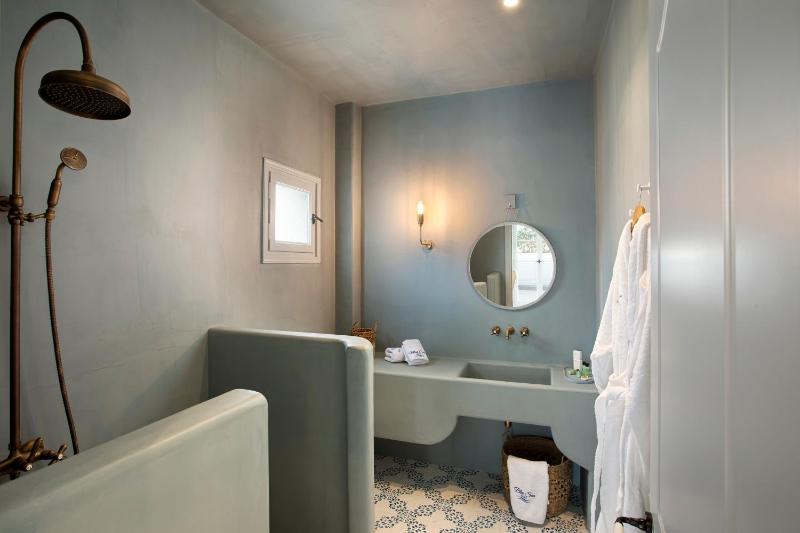 Executive Suite with Outdoor Hot Tub image 4