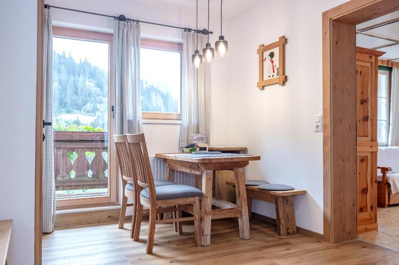 One-Bedroom Apartment with Garden View image 3
