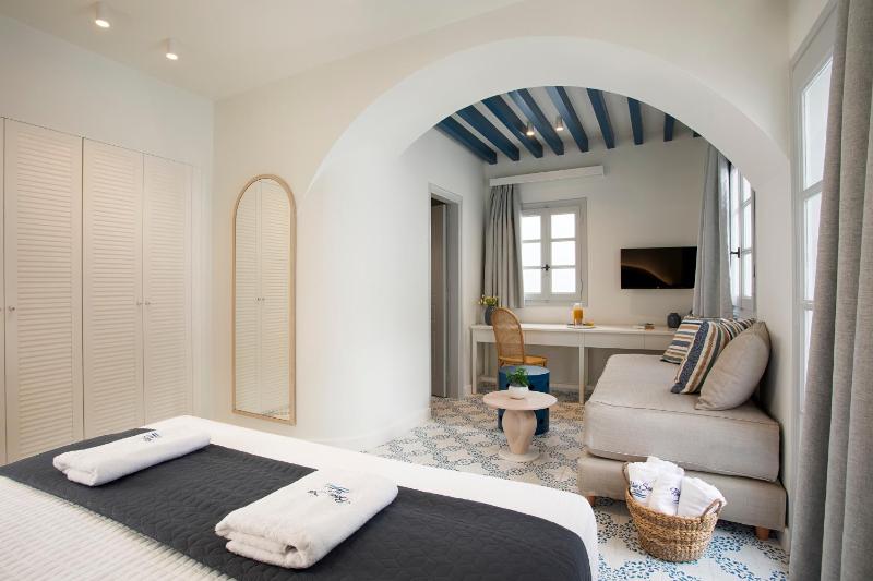 Executive Suite with Outdoor Hot Tub image 3