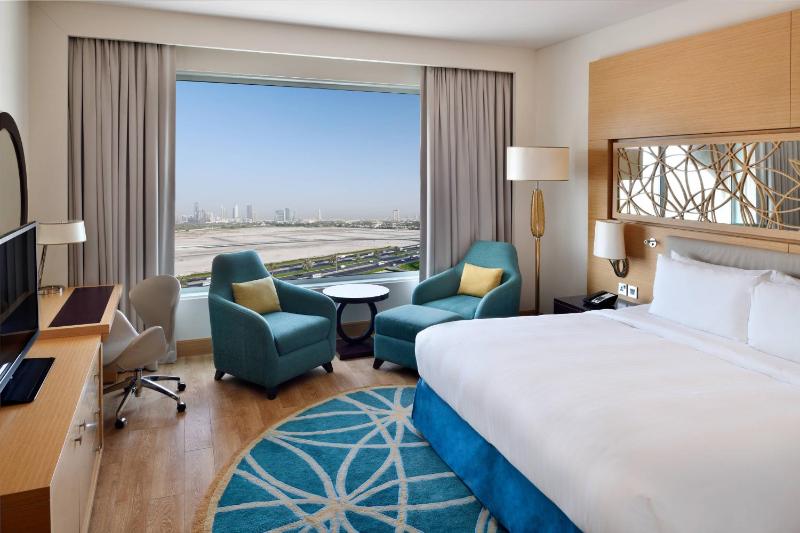Executive King Room – Lounge Access with Complimentary Drinks and Light Buffet 6-8pm Daily image 1