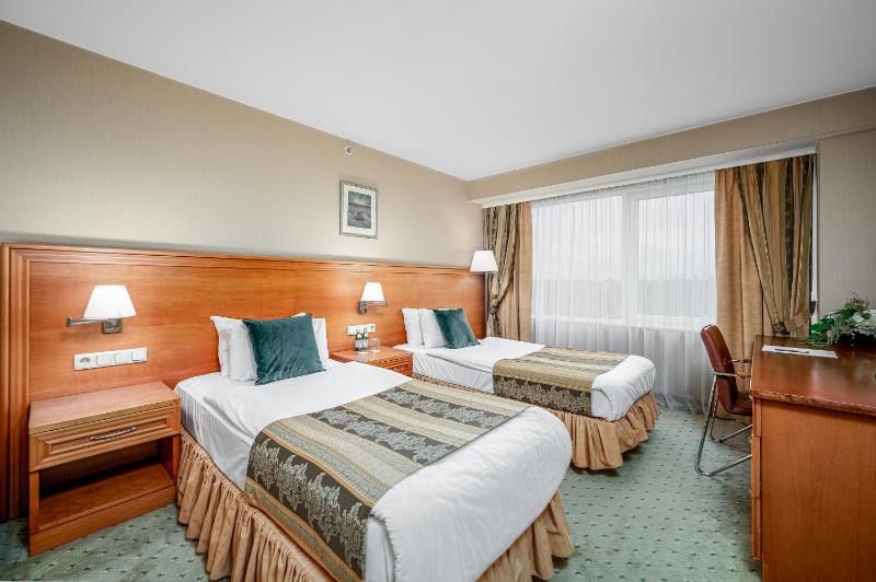 Standard Twin or Double Room image 3