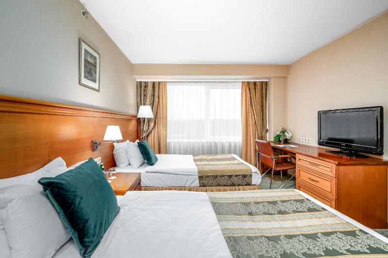 Standard Twin or Double Room image 4