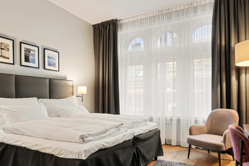 Standard Twin Room image 1