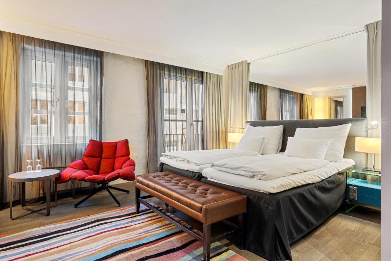 Standard Twin Room image 3