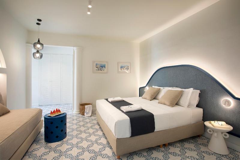 Executive Suite with Outdoor Hot Tub image 2