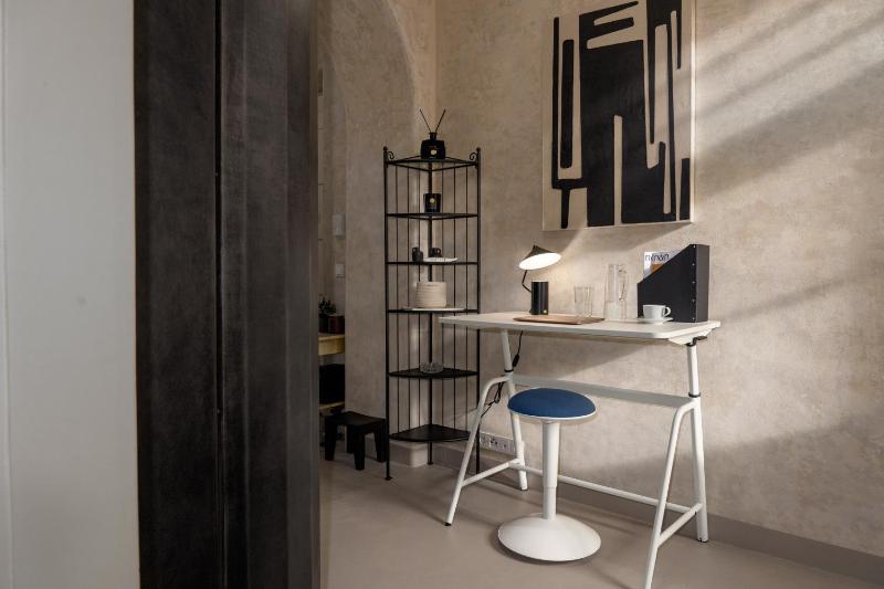 Prague Days - One-bedroom Apartment with Balcony and Workspace in Vinohrady - image 11