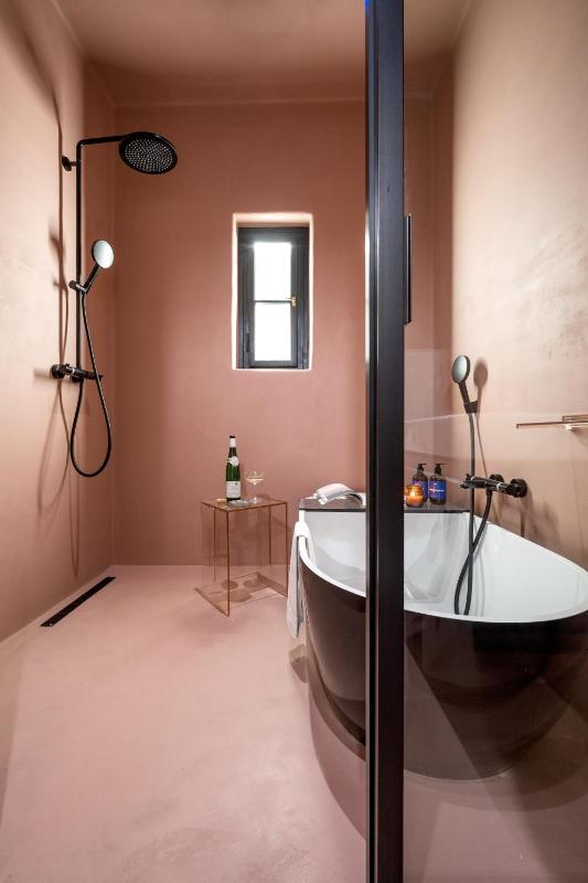 Prague Days - One-bedroom Apartment with Balcony and Workspace in Vinohrady - image 9