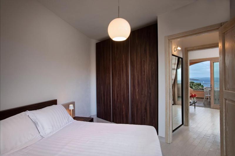 Deluxe Family Suite image 4
