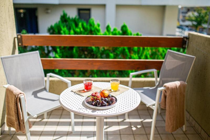 Economy Twin Room image 3