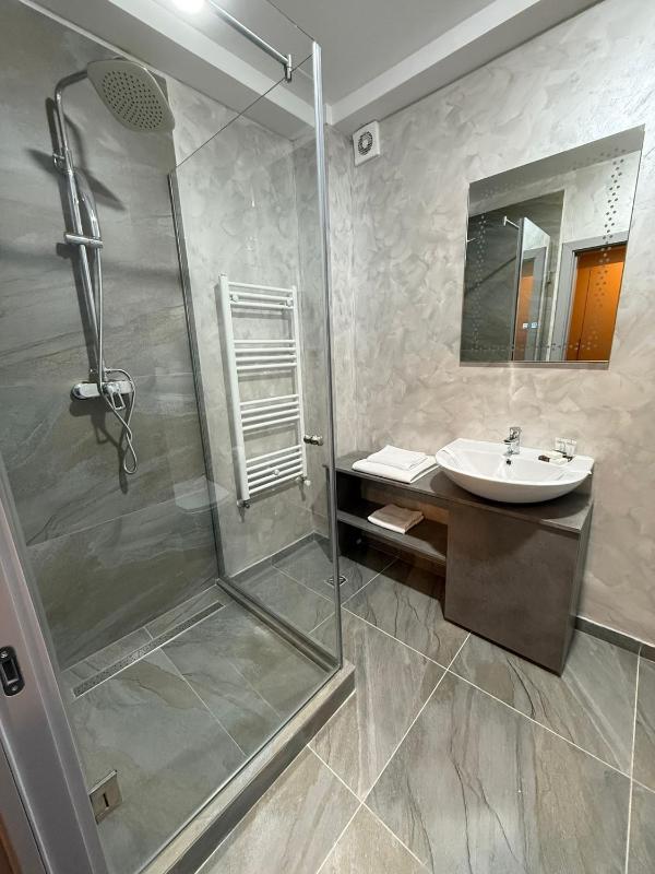 Double or Twin Room image 4