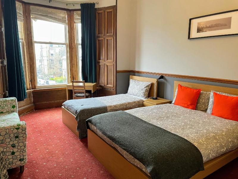 Triple Room with Private Bathroom image 4