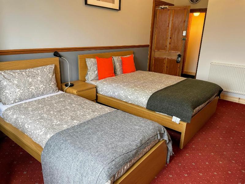 Triple Room with Private Bathroom image 2