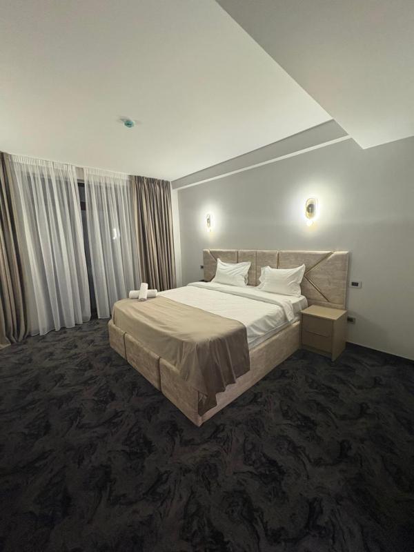 Double or Twin Room image 3