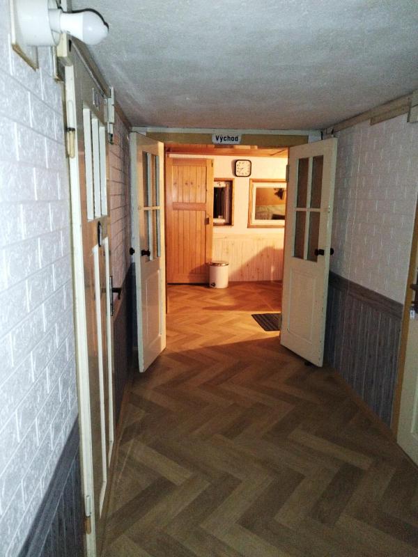 Double Room with Shared Bathroom image 4