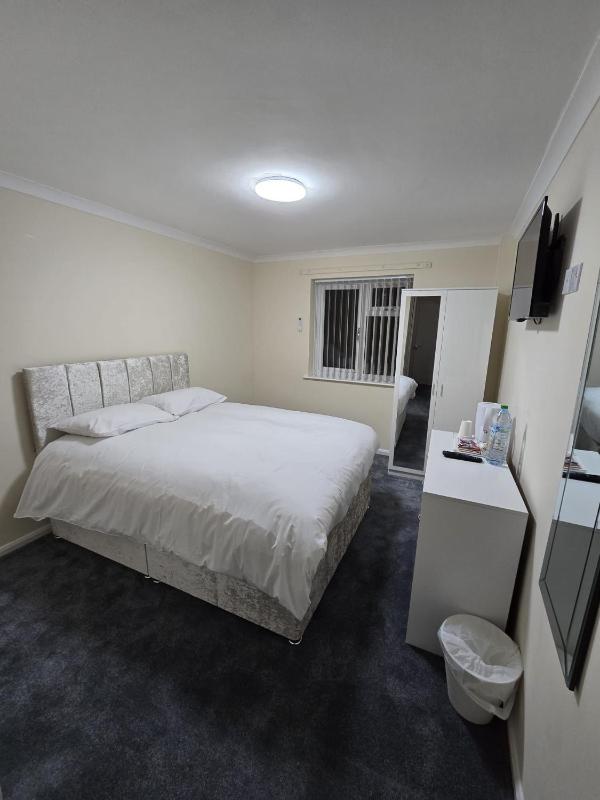 Double Room image 4