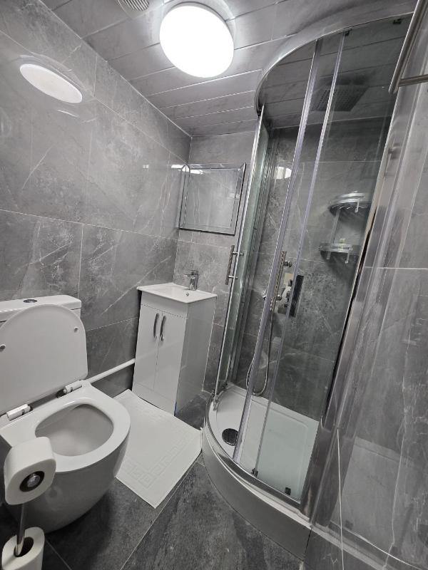 Double Room image 3